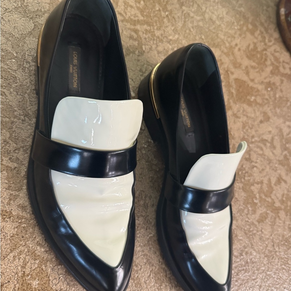 Louis Vuitton 2015 Women’s Loafers Black White Gold Heel Detail Size 7.5 Luxury - Picture 2 of 15